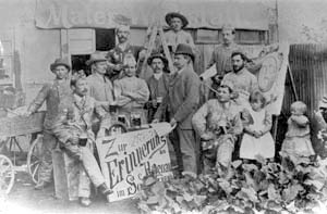 Historisches Belegschaftsfoto Fa. Farben Schröder